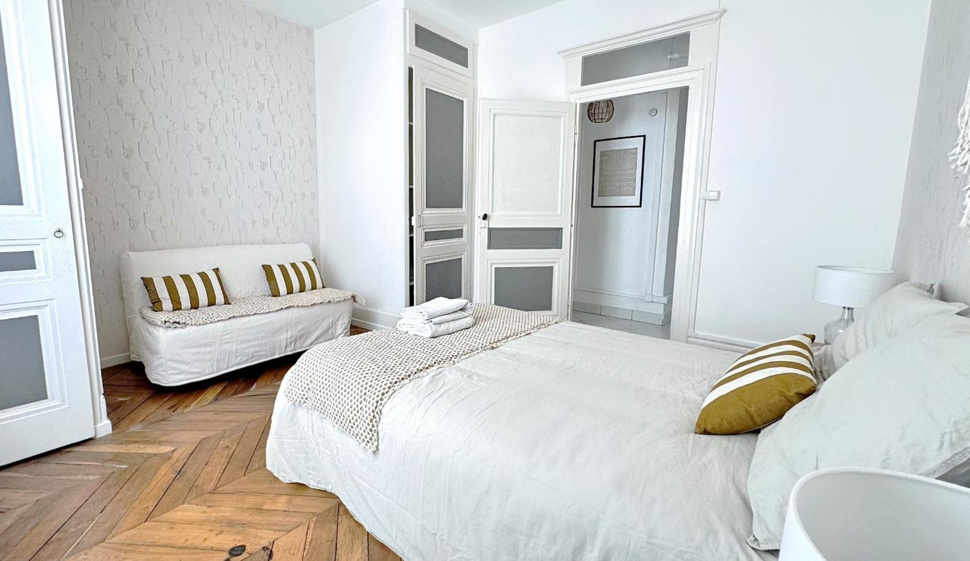 Suite Cinnabar Oullins Esterno foto